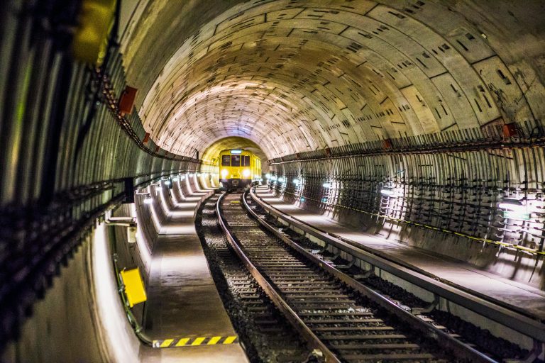 Trenbideko korrugazioa eta bere aplikazioa metro-linea erreal batean