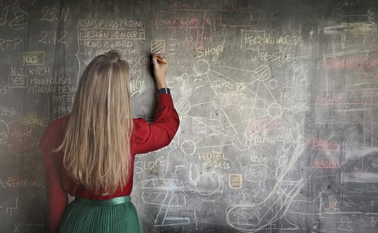 Probabilitatea eta taldeak: azpitaldeen hazkundetik zeta-funtzioetara