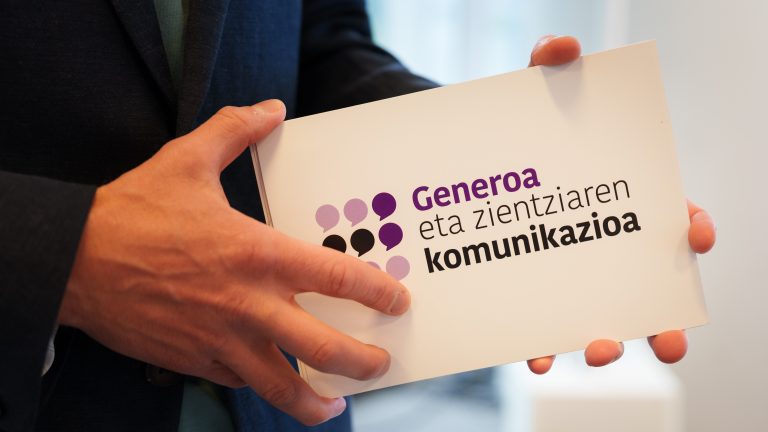 Adimen Artifiziala hezi genero-alborapenik gabeko etorkizuna izateko