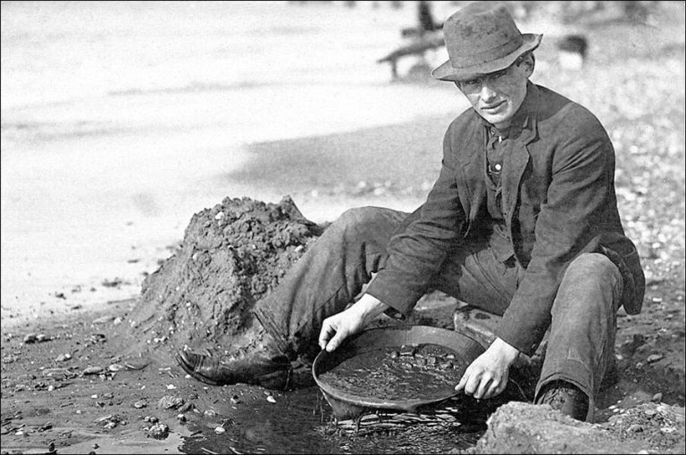 Geologia ikastea Alaskan urrea bilatzen ari garen bitartean