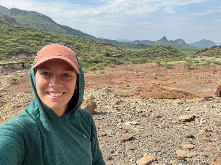 Marta Pina: «Zoragarria iruditzen zait “iraganeko detektibe” baten moduan aritzea»