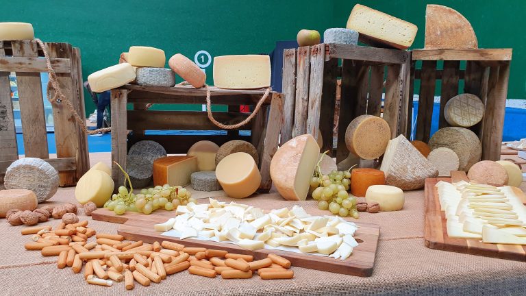 Gazta: mitoetatik harago, zer dio gaur egungo zientziak?