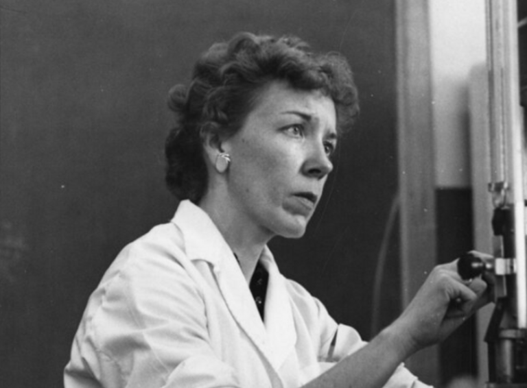 Mary Alice McWhinnie: aitzindaria Antartikan