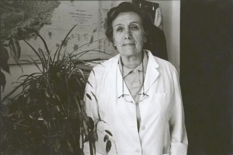 Asunción Linares Rodríguez (1921-2005), Espainiako lehenengo katedradunen artean