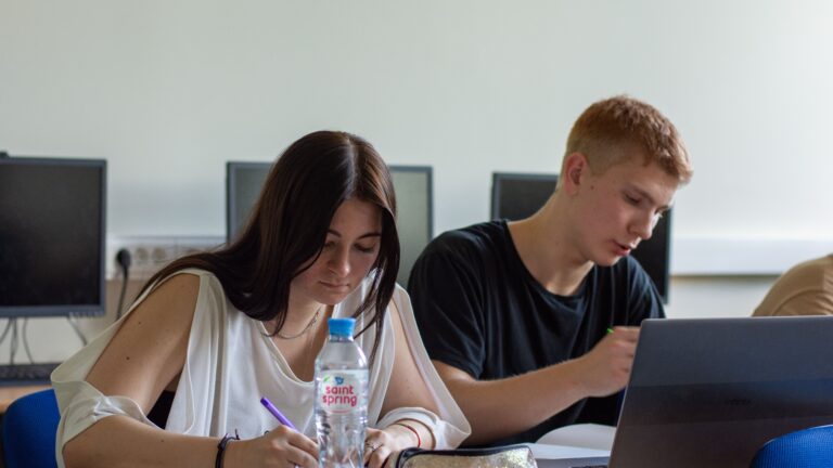 Autorregulazioa funtsezkoa da adimen artifizialarekiko gehiegizko konfiantza murrizteko